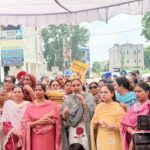 ਅਕਾਲੀ ਦਲ ਦੇ ਦਫ਼ਤਰ ਵਿੱਚ ਬਜ਼ੁਰਗ ਦਲਿਤ ਔਰਤ ਨਾਲ ਕੁੱਟਮਾਰ ਖ਼ਿਲਾਫ਼ ਆਪ ਮਹਿਲਾ ਵਿੰਗ ਵੱਲੋਂ ਸਮਰਾਲਾ ‘ਚ ਭਾਰੀ ਰੋਸ ਪ੍ਰਦਰਸ਼ਨ