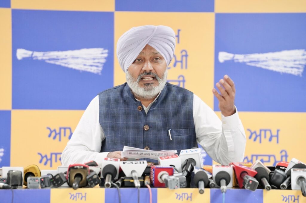 Press note image 2 (32)