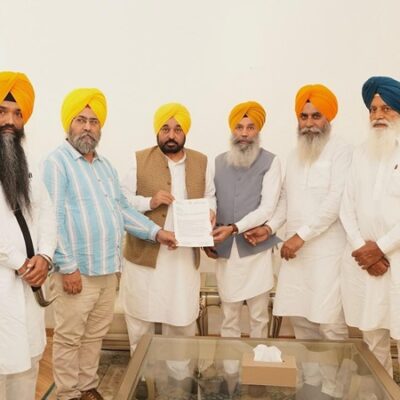 ਐਸ.ਆਈ.ਟੀ. ਜਾਂਚ ਦੀ ਮੰਗ ਨੂੰ ਲੈ ਕੇ ਸ਼੍ਰੋਮਣੀ ਅਕਾਲੀ ਦਲ (ਪੁਨਰ ਸੁਰਜੀਤ) ਦੇ ਵਫ਼ਦ ਨੇ ਮੁੱਖ ਮੰਤਰੀ ਭਗਵੰਤ ਸਿੰਘ ਮਾਨ ਨਾਲ ਕੀਤੀ ਮੁਲਾਕਾਤ