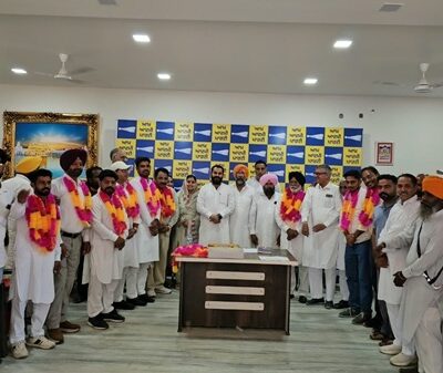 ਵਿਧਾਇਕ ਫਾਜ਼ਿਲਕਾ ਨੇ ਆਮ ਆਦਮੀ ਪਾਰਟੀ ਵਲੋਂ ਨਵ ਨਿਯੁਕਤ ਅਹੁਦੇਦਾਰਾਂ ਨੂੰ ਦਿੱਤੀ ਵਧਾਈ