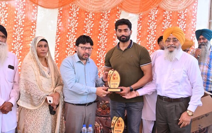 ਕੈਬਨਿਟ ਮੰਤਰੀ ਡਾ. ਰਵਜੋਤ ਸਿੰਘ ਵਲੋਂ ਪਿੰਡ ਬੱਸੀ ਮਰੂਫ ਸਿਆਲਾਂ ’ਚ ’ਮੁੱਖ ਮੰਤਰੀ ਪਿੰਡ ਜਿੰਮ’ ਦੀ ਸ਼ੁਰੂਆਤ