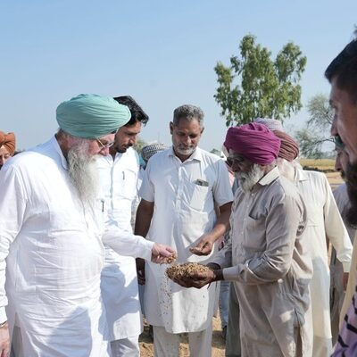ਸਪੀਕਰ ਸੰਧਵਾਂ ਨੇ ਪਿੰਡ ਖਾਰਾ ਵਿਖੇ ਕੁਦਰਤੀ ਆਫ਼ਤ ਕਾਰਨ ਫ਼ਸਲਾਂ ਦੇ ਹੋਏ ਨੁਕਸਾਨ ਦਾ ਲਿਆ ਜਾਇਜ਼ਾ