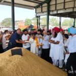 ਖੁਰਾਕ, ਸਿਵਲ ਸਪਲਾਈ ਤੇ ਖਪਤਕਾਰ ਮਾਮਲੇ ਮੰਤਰੀ ਲਾਲ ਚੰਦ ਕਟਾਰੂਚੱਕ ਨੇ ਬਟਾਲਾ ਦਾਣਾ ਮੰਡੀ ਤੋਂ ਝੋਨੇ ਦੀ ਸਰਕਾਰੀ ਖਰੀਦ ਸ਼ੁਰੂ ਕਰਵਾਈ