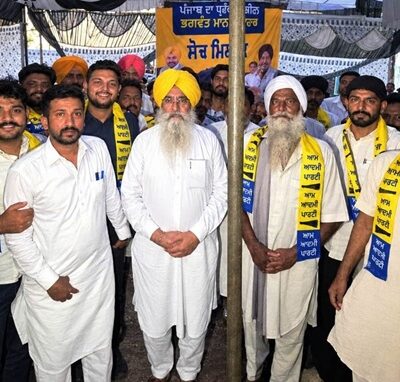 ਮੰਡੀ ਕਿਲਿਆਂਵਾਲੀ ਵਿੱਚ ਅਕਾਲੀ ਦਲ ਨੂੰ ਆਪ ਦਾ ਝਟਕਾ ਸਾਬਕਾ ਸਰਪੰਚ ਦੇ ਪਰਿਵਾਰ ਸਮੇਤ ਦਰਜਨ ਪਰਿਵਾਰਾਂ ਨੇ ਫੜਿਆ ਆਪ ਦਾ ਪੱਲਾ