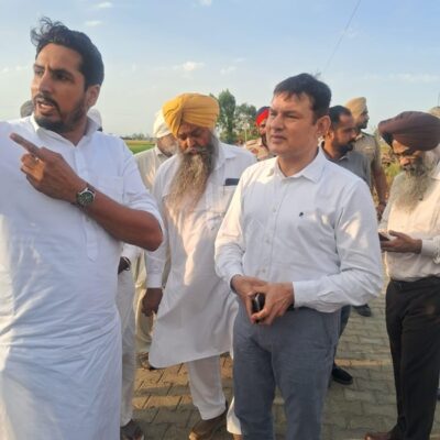 ਡਿਪਟੀ ਕਮਿਸ਼ਨਰ ਵੱਲੋਂ ਪਿੰਡ ਖਾਰਾ ਅਤੇ ਵਾਂਦਰ ਜਟਾਣਾ ਵਿਖੇ ਬਾਰਿਸ਼ ਤੇ ਗੜ੍ਹੇਮਾਰੀ ਕਾਰਨ ਨੁਕਸਾਨੀ ਝੋਨੇ ਦੀ ਫ਼ਸਲ ਦਾ ਜਾਇਜ਼ਾ