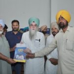 ਸਪੀਕਰ ਸ. ਸੰਧਵਾਂ ਨੇ 2 ਪਿੰਡਾਂ ਦੇ ਲਾਲ ਲਕੀਰ ਅੰਦਰ ਵਸਦੇ ਲੋਕਾਂ ਨੂੰ ਮਾਲਕੀ ਹੱਕਾਂ ਸਬੰਧੀ ਦਸਤਾਵੇਜ਼ ਤਕਸੀਮ ਕੀਤੇ
